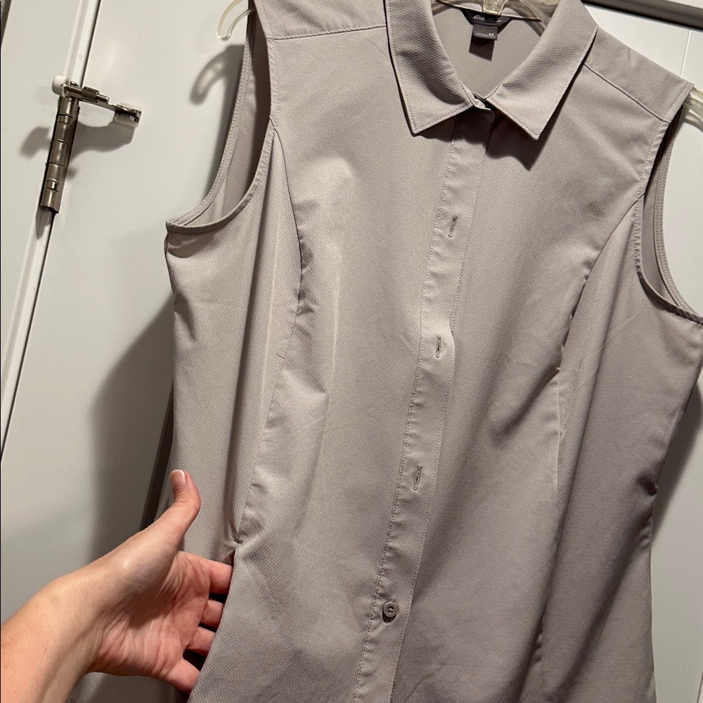 Eddie Bauer Light Gray Sleeveless Button-Down Shirt - Picture 4 of 10